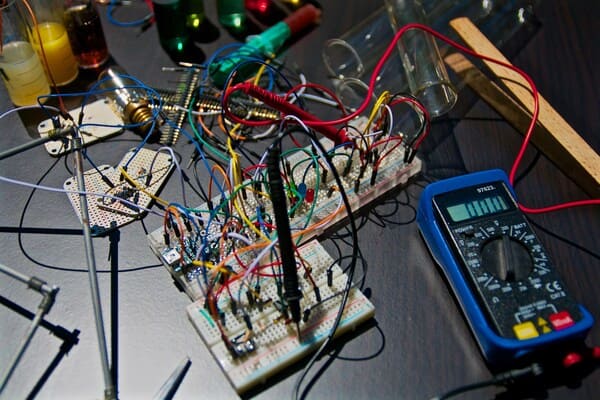 電子工作実験の様子