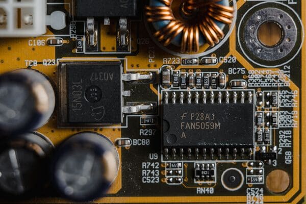 電気自動車向け車載PCB基板